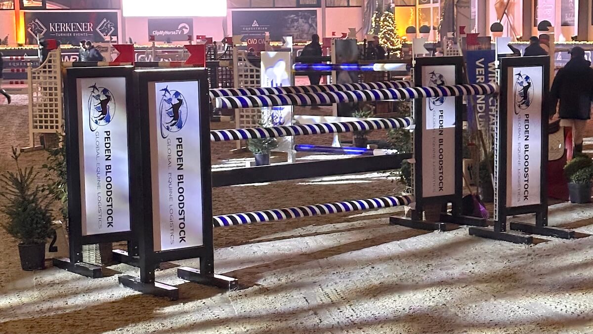 FAIRJUMP.eu Individuelle Werbeständer für den Pferdesport