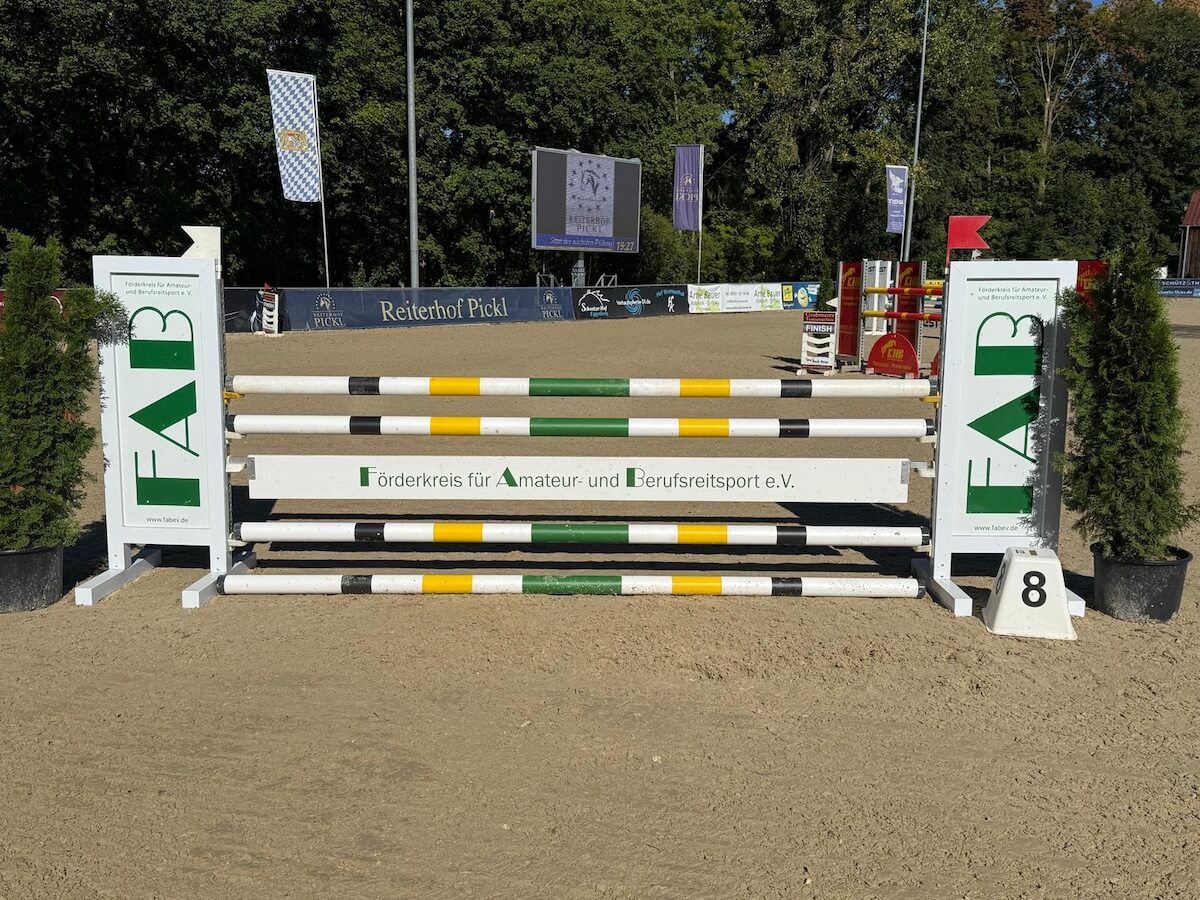 FAIRJUMP.eu Individuelle Werbeständer für den Pferdesport