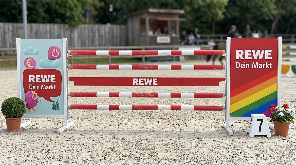 FAIRJUMP.eu Individuelle Werbeständer für den Pferdesport