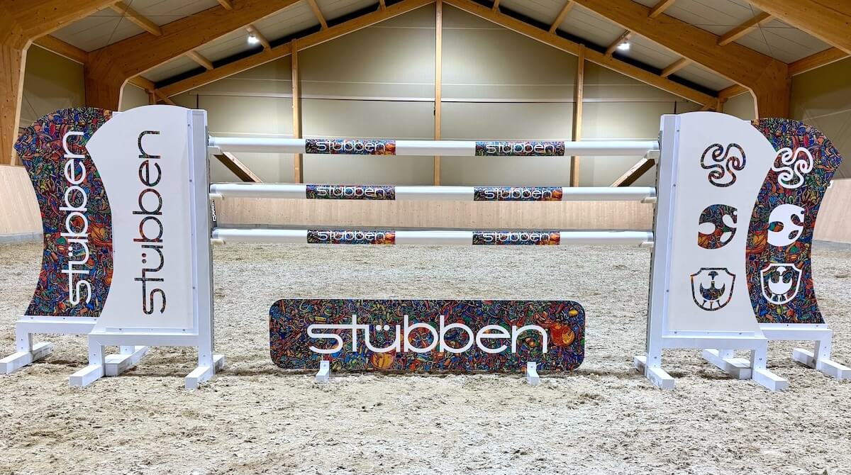 FAIRJUMP.eu Individuelle Werbeständer für den Pferdesport