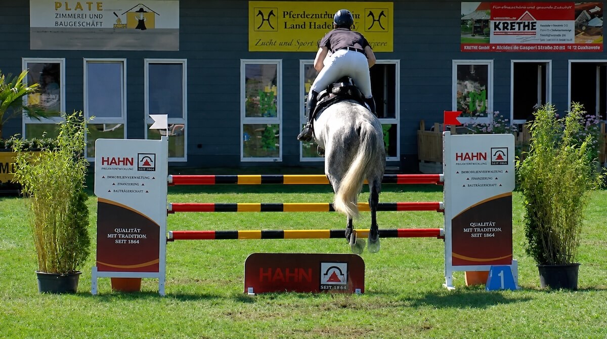 FAIRJUMP.eu Individuelle Werbeständer für den Pferdesport