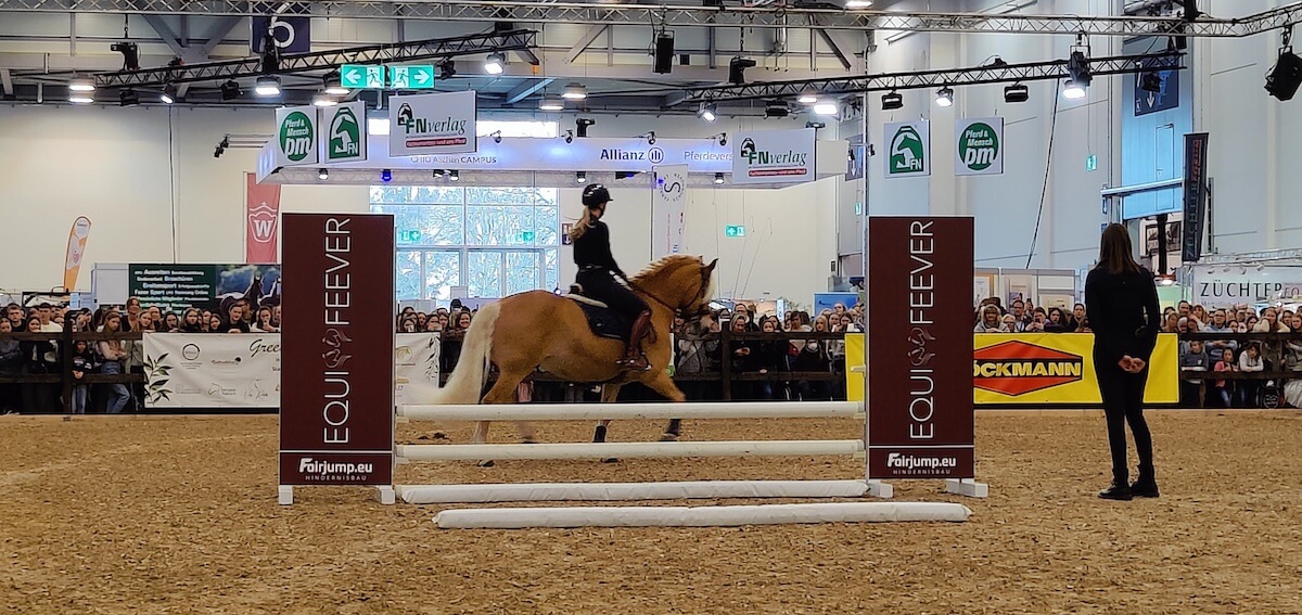 FAIRJUMP.eu Individuelle Werbeständer für den Pferdesport