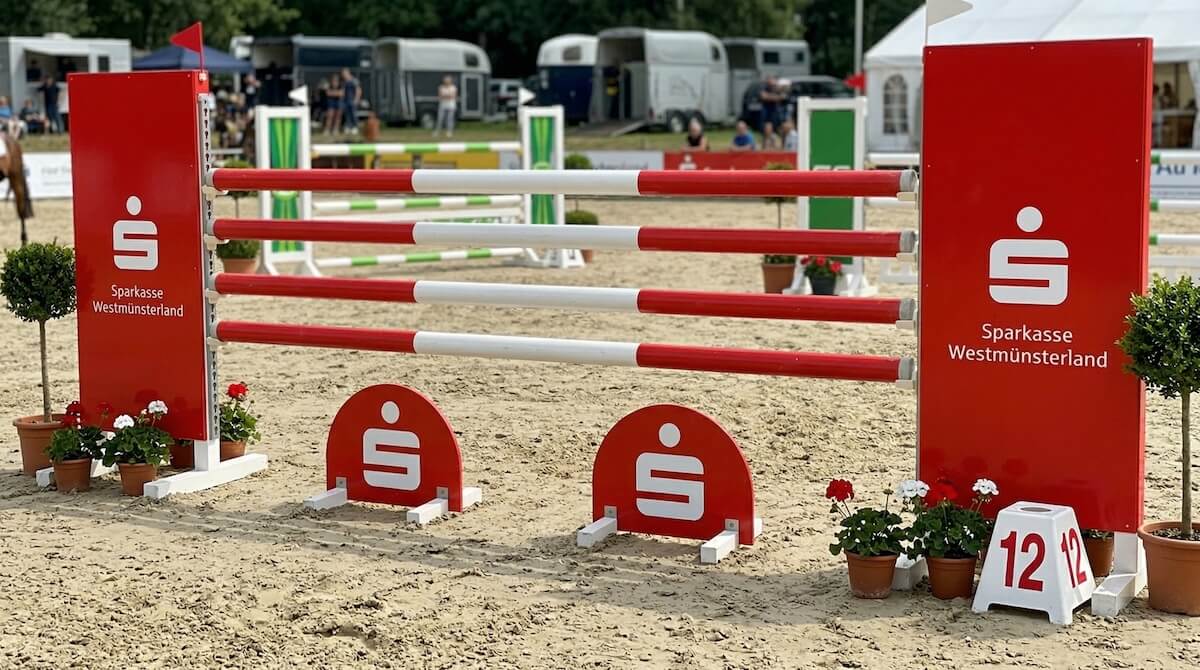 FAIRJUMP.eu Individuelle Werbeständer für den Pferdesport